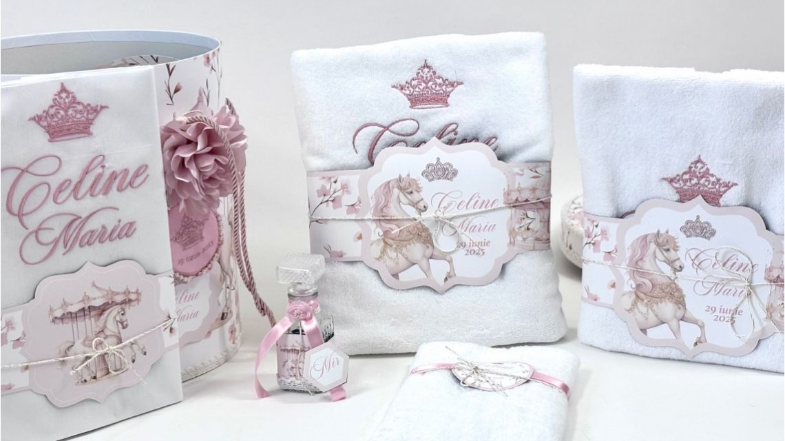 Trusou botez carusel cu cai roz pal si flori pastelate Pink Carousel 23